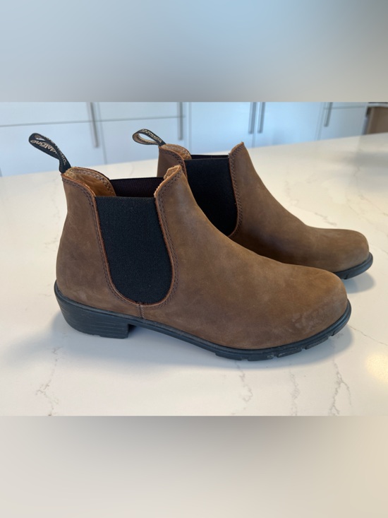 Blundstone Shoes - Blundstone Brown Chelsea Ankle Boots with Black Elastic Panels